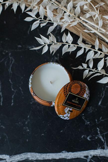 Voluspa Spiced Pumpkin Latte Mini Tin Candle 25t duftlys 1
